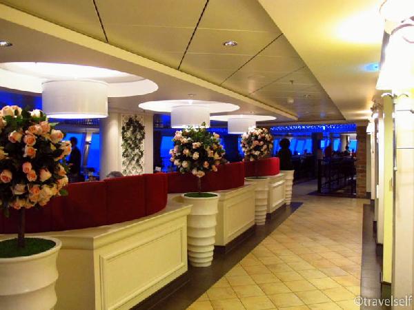 Ресторани бари харчування на лайнері "NCL Epic"