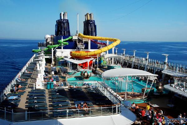 Фото круїзний лайнер "NCL Epic"