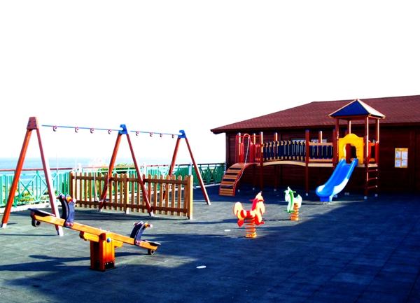 Отель для отдыха с детьми Rodos Princess (Родос, Греция) детская площадка